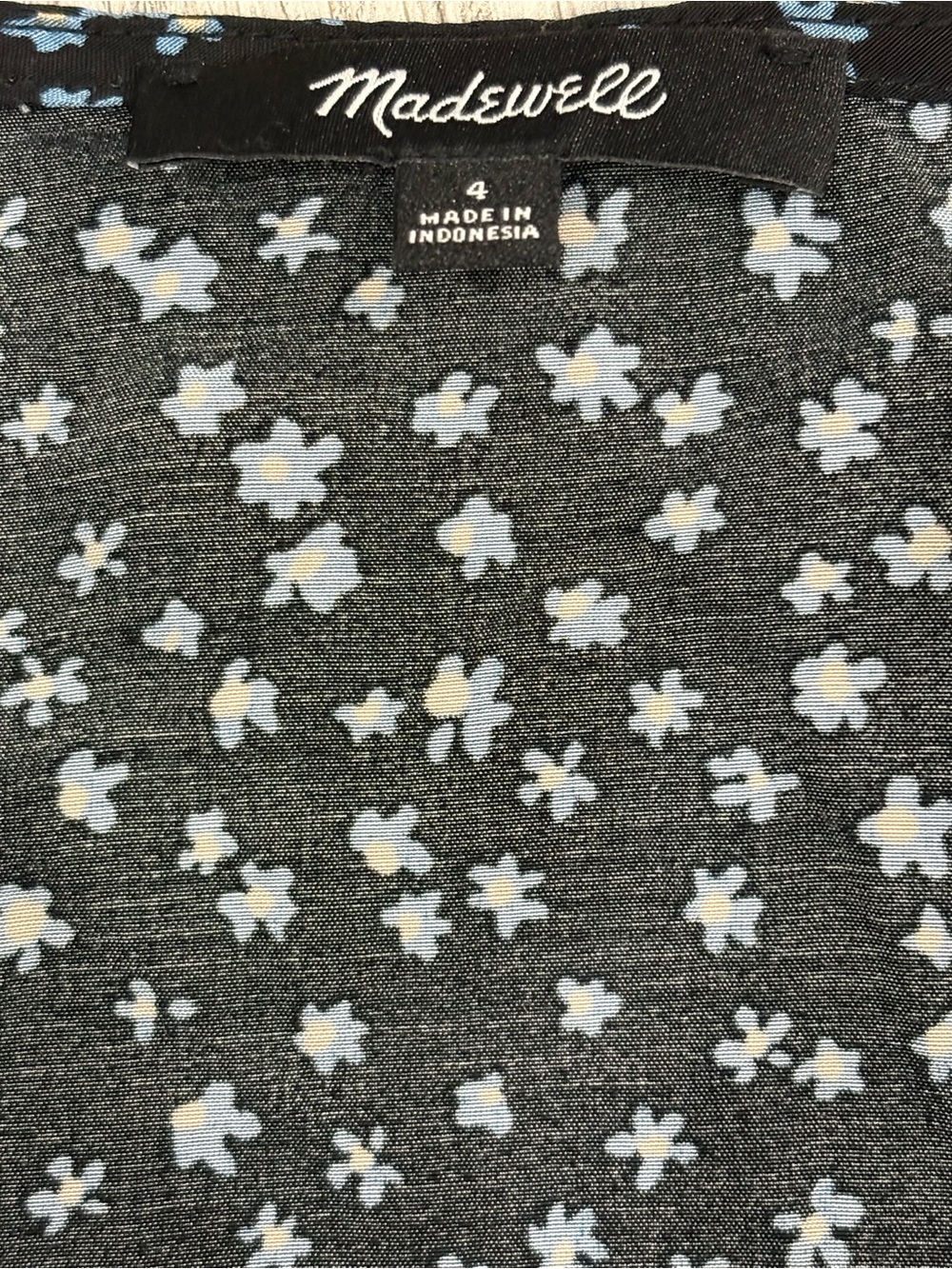Madewell Black Floral Print Top with White and Light Blue Blossoms size M - Picture 5 of 11